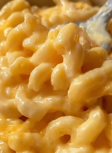 Delicious bowl of microwave macaroni and cheese ready to eat